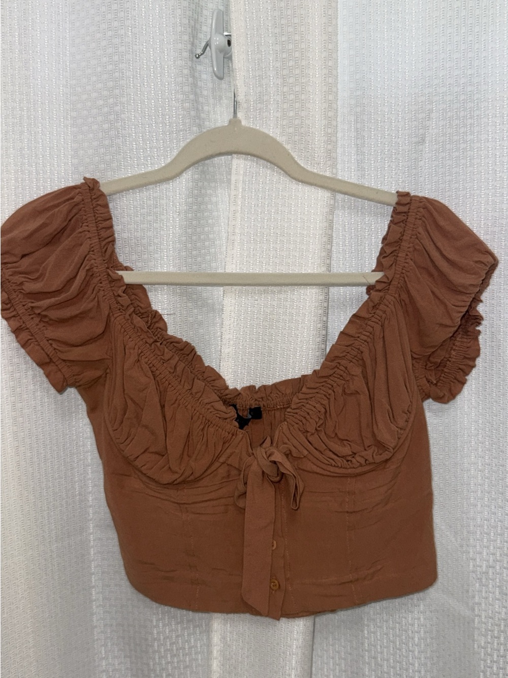 Kendall & Kylie Rust Tie-Front Ruched Crop Top